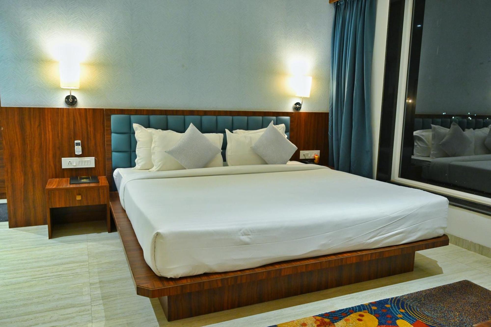 The One Hotel Nashik Exterior photo