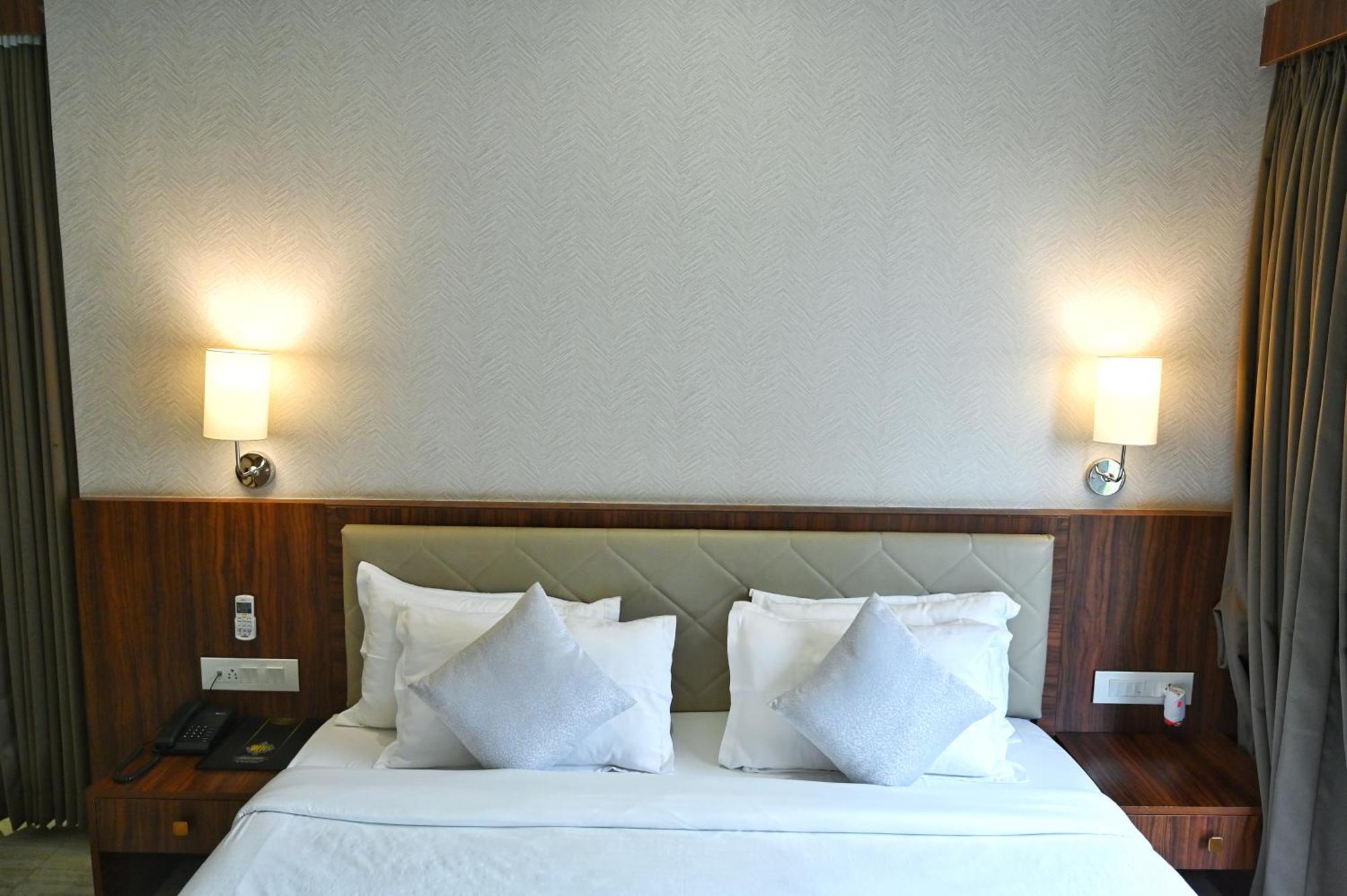 The One Hotel Nashik Exterior photo