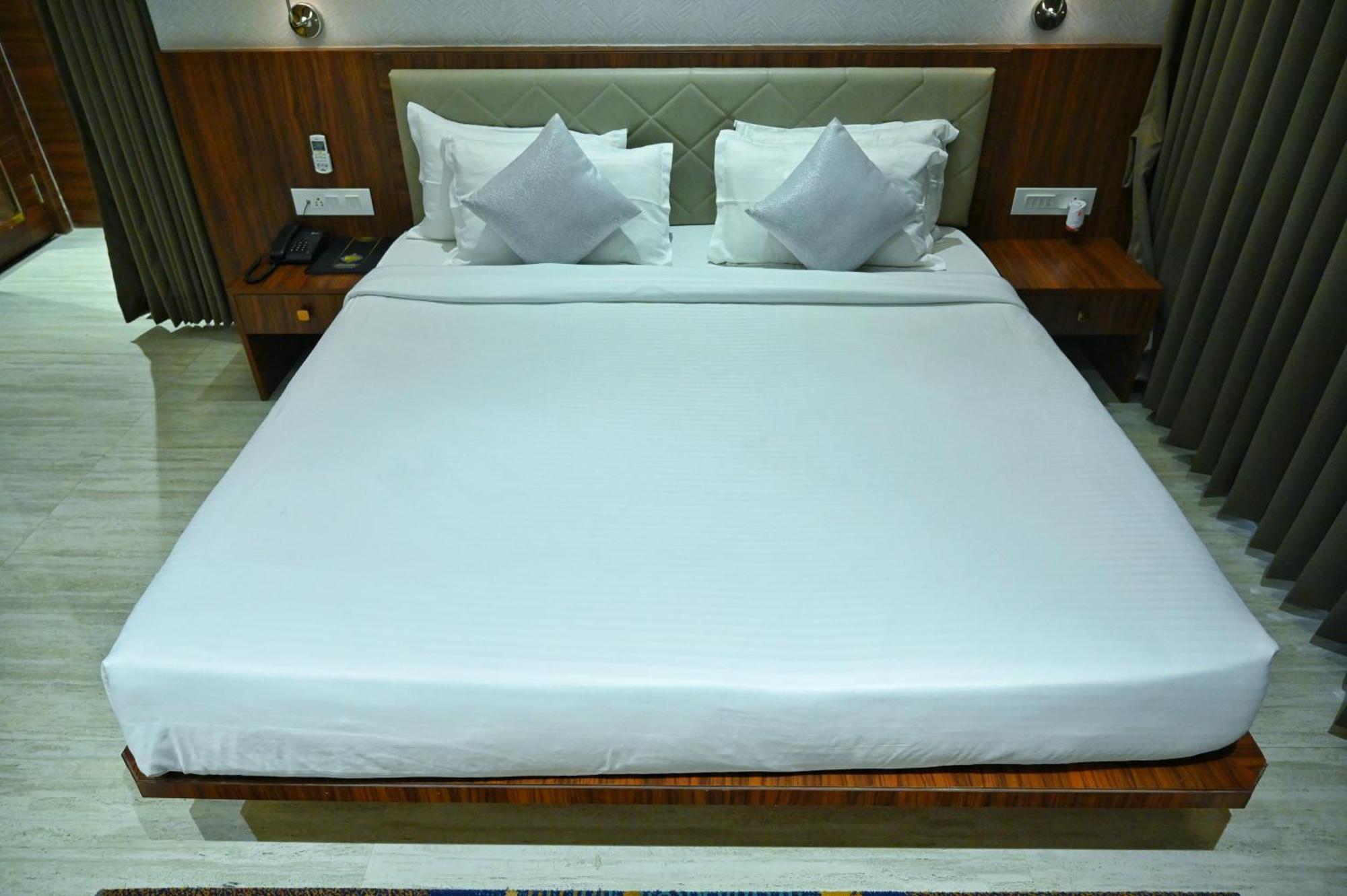 The One Hotel Nashik Exterior photo